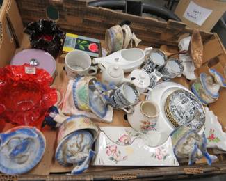Lot 124. Small collectibles