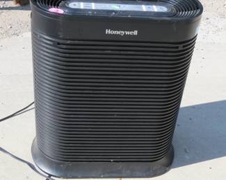 Lot 329. Honeywell air-purifier.&nbsp; Powers up.