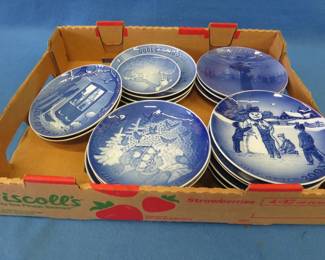 Lot 287. 18 pieces of Christmas/winter-themed Danish porcelain
