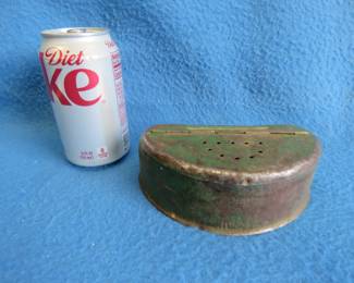 Lot 434. Vintage belt bait box