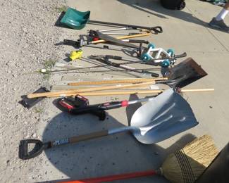 Lot 328. Long-handled tools