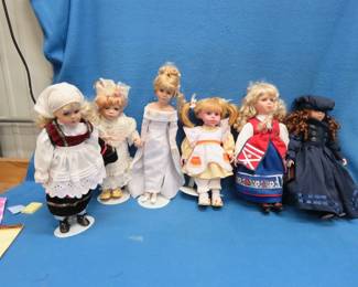 Lot 43. Dolls