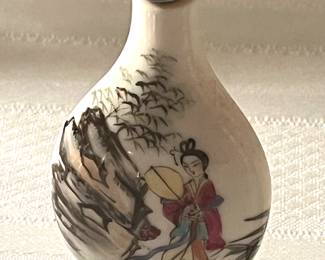 Interior painted Chinese Snuff bottle