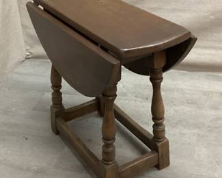 Reprodux England Spin Top Table