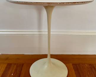 Small Knoll Tulip Table