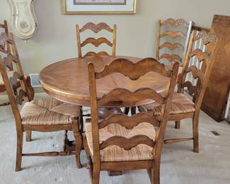 STUNNING EXCELLENT CONDITION ROUND/OVAL WITH LEAF SOLID WOOD TABLE WITH 8 PLUS 1 EXTRA....LADDER BACK CHAIRS WITH RUSH SEATING. GEARED MECHANISM FOR EASE OF INSERT AND REMOVAL OF LEAF-STUNNING DESIGN AND DETAILS...QUALITY SOLID SET WITH TABLE PROTECTOR AS WELL $400