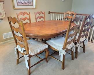 STUNNING EXCELLENT CONDITION ROUND/OVAL WITH LEAF SOLID WOOD TABLE WITH 8 PLUS 1 EXTRA....LADDER BACK CHAIRS WITH RUSH SEATING. GEARED MECHANISM FOR EASE OF INSERT AND REMOVAL OF LEAF-STUNNING DESIGN AND DETAILS...QUALITY SOLID SET WITH TABLE PROTECTOR AS WELL $400