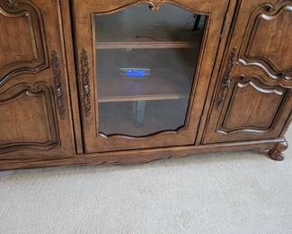 SOLID WOOD TV/ENTERTAINMENT STAND $150