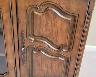 SOLID WOOD TV/ENTERTAINMENT STAND $150