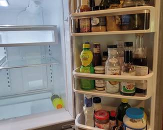 WHIRLPOOL FRENCH DOOR OVER DOUBLE DOUBLE DRAWER WITH MULTIPLE INSERT DRAWERS INSIDE. ICE AND WATER WORK. CLEAN LIKE NEW $500.00