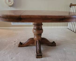 STUNNING EXCELLENT CONDITION ROUND/OVAL WITH LEAF SOLID WOOD TABLE WITH 8 PLUS 1 EXTRA....LADDER BACK CHAIRS WITH RUSH SEATING. GEARED MECHANISM FOR EASE OF INSERT AND REMOVAL OF LEAF-STUNNING DESIGN AND DETAILS...QUALITY SOLID SET WITH TABLE PROTECTOR AS WELL $400