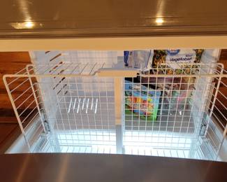 WHIRLPOOL FRENCH DOOR OVER DOUBLE DOUBLE DRAWER WITH MULTIPLE INSERT DRAWERS INSIDE. ICE AND WATER WORK. CLEAN LIKE NEW $500.00