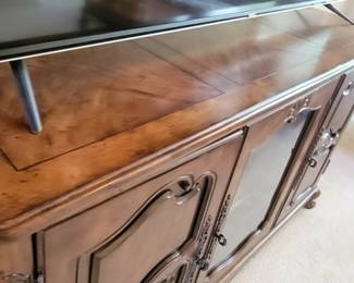 SOLID WOOD TV/ENTERTAINMENT STAND $150