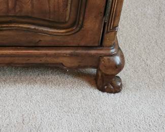 SOLID WOOD TV/ENTERTAINMENT STAND $150