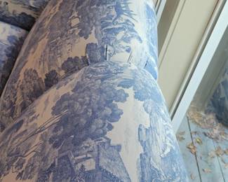 ETHAN ALLEN COUNTRY CLASSIC ROLLED ARM IN "FRENCH TOILE DE JOUY" QUALITY LIKE NEW $300