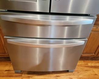 WHIRLPOOL FRENCH DOOR OVER DOUBLE DOUBLE DRAWER WITH MULTIPLE INSERT DRAWERS INSIDE. ICE AND WATER WORK. CLEAN LIKE NEW $500.00