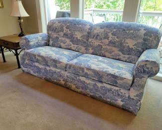 ETHAN ALLEN COUNTRY CLASSIC ROLLED ARM IN "FRENCH TOILE DE JOUY" QUALITY LIKE NEW $300