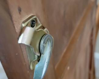 STUNNING EXCELLENT CONDITION ROUND/OVAL WITH LEAF SOLID WOOD TABLE WITH 8 PLUS 1 EXTRA....LADDER BACK CHAIRS WITH RUSH SEATING. GEARED MECHANISM FOR EASE OF INSERT AND REMOVAL OF LEAF-STUNNING DESIGN AND DETAILS...QUALITY SOLID SET WITH TABLE PROTECTOR AS WELL $400