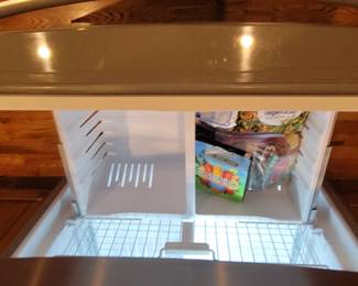WHIRLPOOL FRENCH DOOR OVER DOUBLE DOUBLE DRAWER WITH MULTIPLE INSERT DRAWERS INSIDE. ICE AND WATER WORK. CLEAN LIKE NEW $500.00