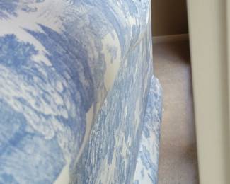 ETHAN ALLEN COUNTRY CLASSIC ROLLED ARM IN "FRENCH TOILE DE JOUY" QUALITY LIKE NEW $300