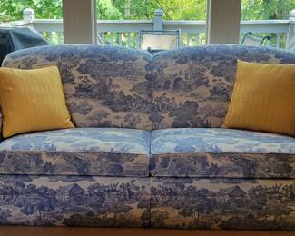 ETHAN ALLEN COUNTRY CLASSIC ROLLED ARM IN "FRENCH TOILE DE JOUY" QUALITY LIKE NEW $300