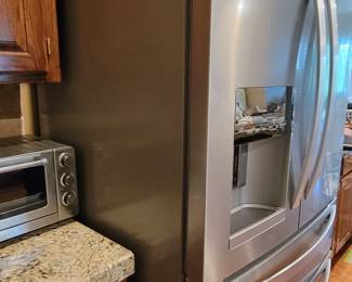 WHIRLPOOL FRENCH DOOR OVER DOUBLE DOUBLE DRAWER WITH MULTIPLE INSERT DRAWERS INSIDE. ICE AND WATER WORK. CLEAN LIKE NEW $500.00