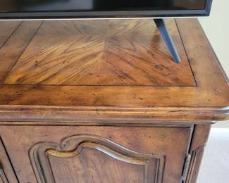 SOLID WOOD TV/ENTERTAINMENT STAND $150