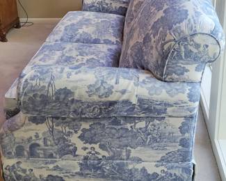 ETHAN ALLEN COUNTRY CLASSIC ROLLED ARM IN "FRENCH TOILE DE JOUY" QUALITY LIKE NEW $300