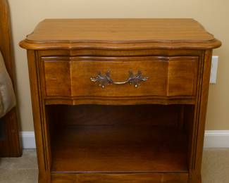 4-Piece Thomasville Bedroom Set — Full Bed, Chest of Drawers, Nightstand, and Dresser