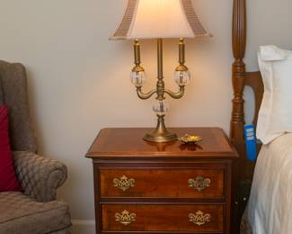 Excellent 5 - Piece Furniture Company Queen Size Banded Mahogany Style Bedroom Set by Dixie Furniture Company
1) Banded Chippendale Style Triple Dresser by Dixie Furniture Company
2) Mirror by Dixie Furniture Company
3) Chippendale style Queen Size 4 Poster Bed
(Electric adjustable base platform sold separately w/ free mattress)
4) Chippendale Style Tall Boy
Chest/Dresser by Dixie Furniture Company
5) Banded Chippendale Style Nightstand Bedside Chest by Dixie Furniture Company