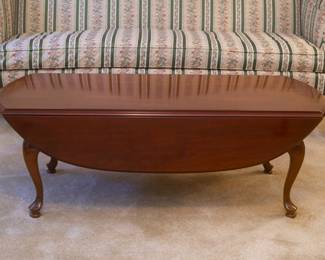 Vintage Oval Drop-Leaf Coffee Table in Excellent Condition!