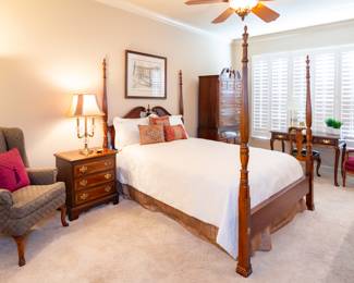 Excellent 5 - Piece Furniture Company Queen Size Banded Mahogany Style Bedroom Set by Dixie Furniture Company
1) Banded Chippendale Style Triple Dresser by Dixie Furniture Company
2) Mirror by Dixie Furniture Company
3) Chippendale style Queen Size 4 Poster Bed
(Electric adjustable base platform sold separately w/ free mattress)
4) Chippendale Style Tall Boy Chest / Dresser by Dixie Furniture Company
5) Banded Chippendale Style Nightstand Bedside Chest by Dixie Furniture Company