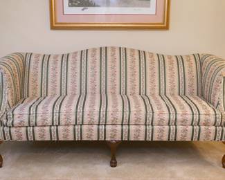 Vintage Queen Anne Floral Sofa Couch by Temple Furniture Company Maiden, North Carolina
84.5 wide
33. 1/4 deep
Sitting at 18 tall
33.5 tall in the back of the couch