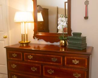 Excellent 5 - Piece Furniture Company Queen Size Banded Mahogany Style Bedroom Set by Dixie Furniture Company
1) Banded Chippendale Style Triple Dresser by Dixie Furniture Company
2) Mirror by Dixie Furniture Company
3) Chippendale style Queen Size 4 Poster Bed
(Electric adjustable base platform sold separately w/ free mattress)
4) Chippendale Style Tall Boy
Chest/Dresser by Dixie Furniture Company
5) Banded Chippendale Style Nightstand Bedside Chest by Dixie Furniture Company