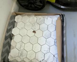 Floor tile