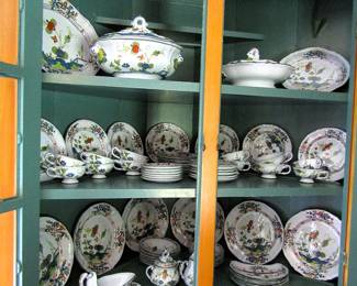 68 piece Imola Italian Majolica carnation service