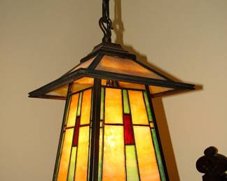 Arts & crafts stained glass pendant lamp