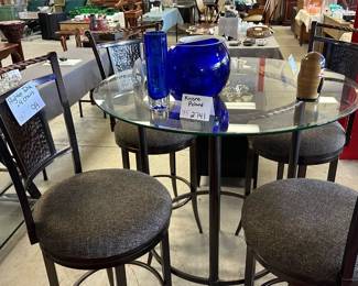 High top table w/4 chairs