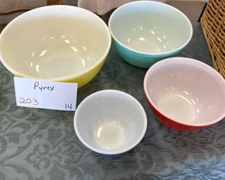 4 Pyrex Bowls