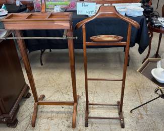 2 Wooden Stands 