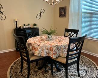 Dining table w/4 chairs, expands to oval can seat 8 very excellent condition-round rug.