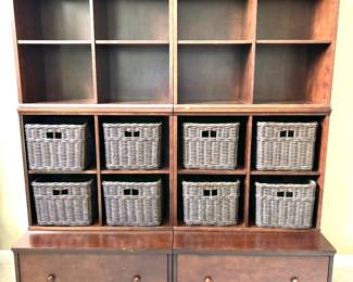 Versatile shelving unit with baskets