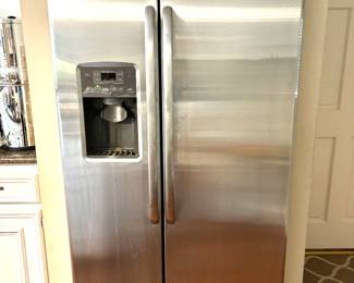 GE stainless fridge