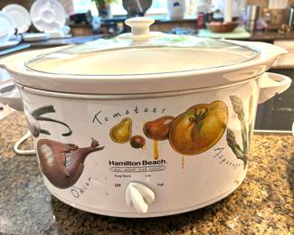 Veggie motif croc pot