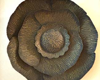 Metal flower wall hanging