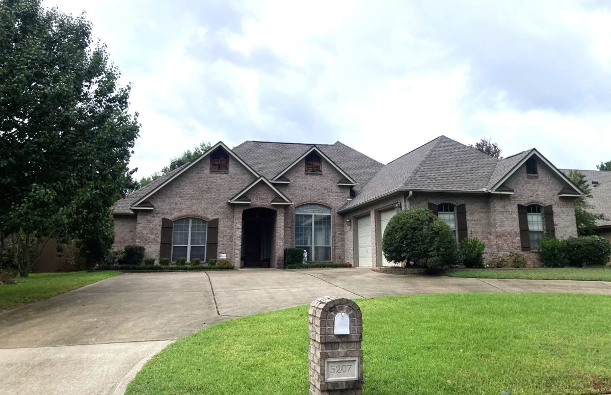 This lovely Glen Abby Lane home is for sale and listed by Jennifer Paul. There are many great selections waiting for you.
