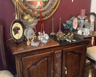 Server fold out for extra space; ornate oval mirror