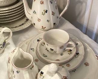 9 pieces of Villeroy & Boch - "Petit Fleur Tea Set