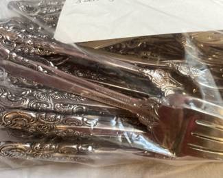 33 pieces of 20th Century Baroque silverplate dinnerware