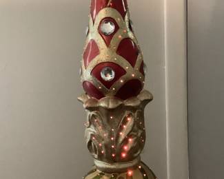 Detail of LED finial Decor - 6 ft tall